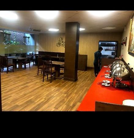 Aval International Hotel Gurgaon Bagian luar foto