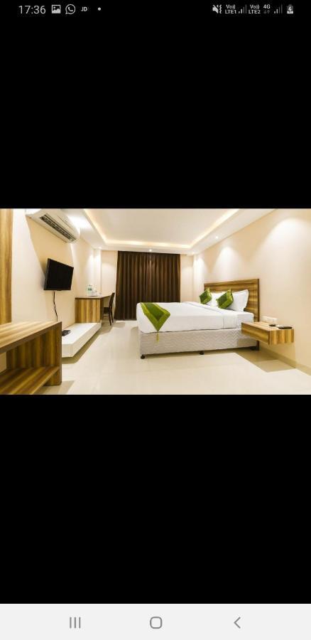 Aval International Hotel Gurgaon Bagian luar foto