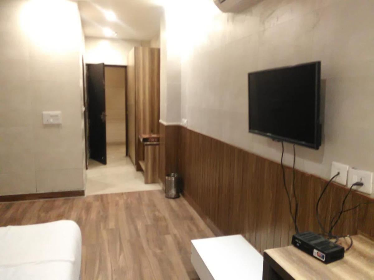 Aval International Hotel Gurgaon Bagian luar foto