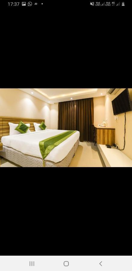 Aval International Hotel Gurgaon Bagian luar foto